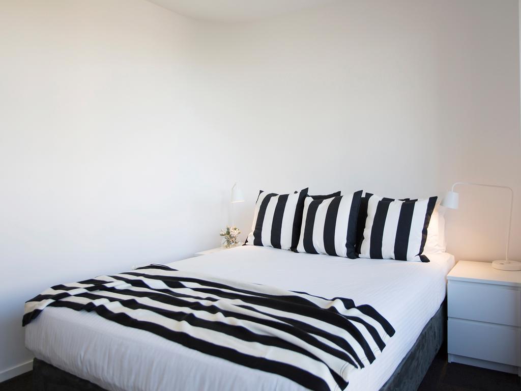 Ultiqa Little Collins Aparthotel Melbourne Exterior photo
