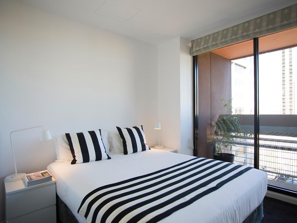 Ultiqa Little Collins Aparthotel Melbourne Exterior photo
