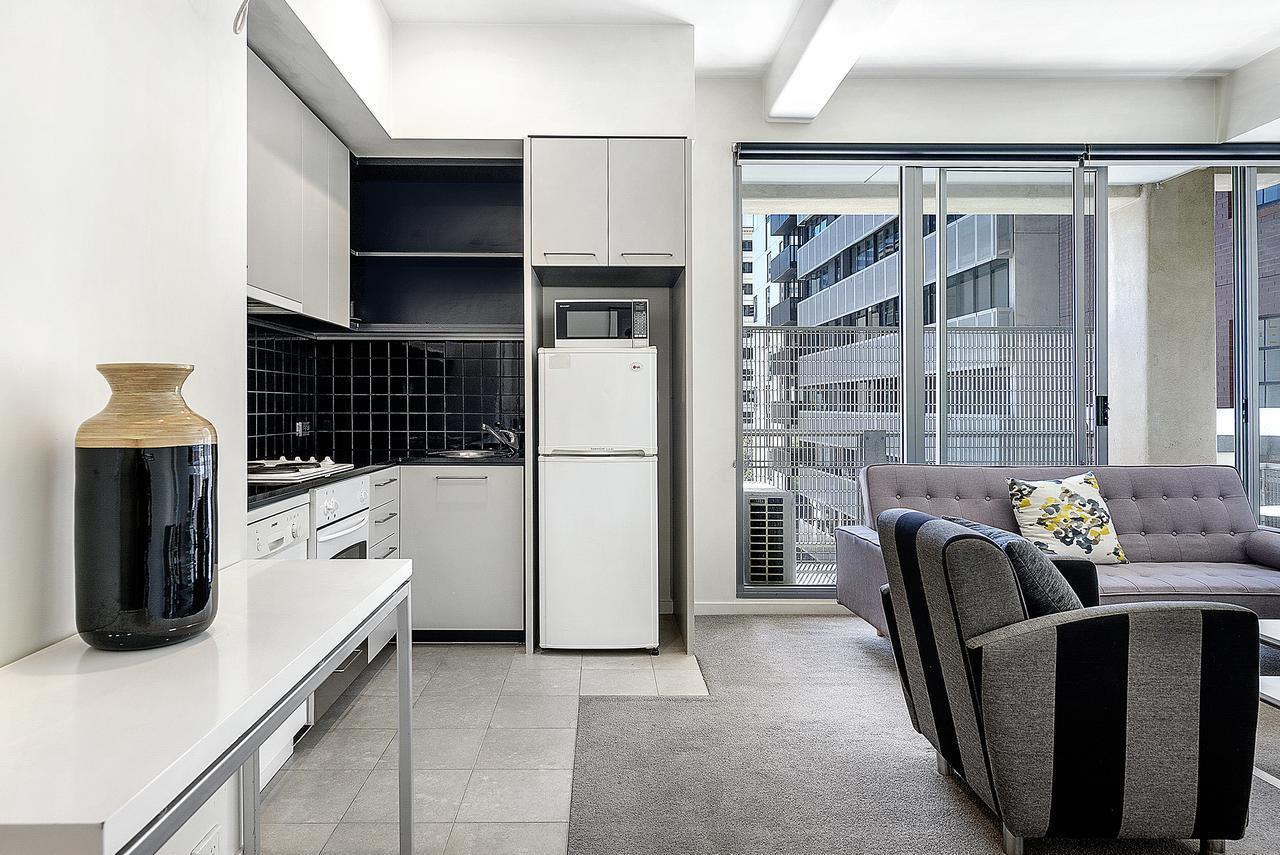 Ultiqa Little Collins Aparthotel Melbourne Exterior photo