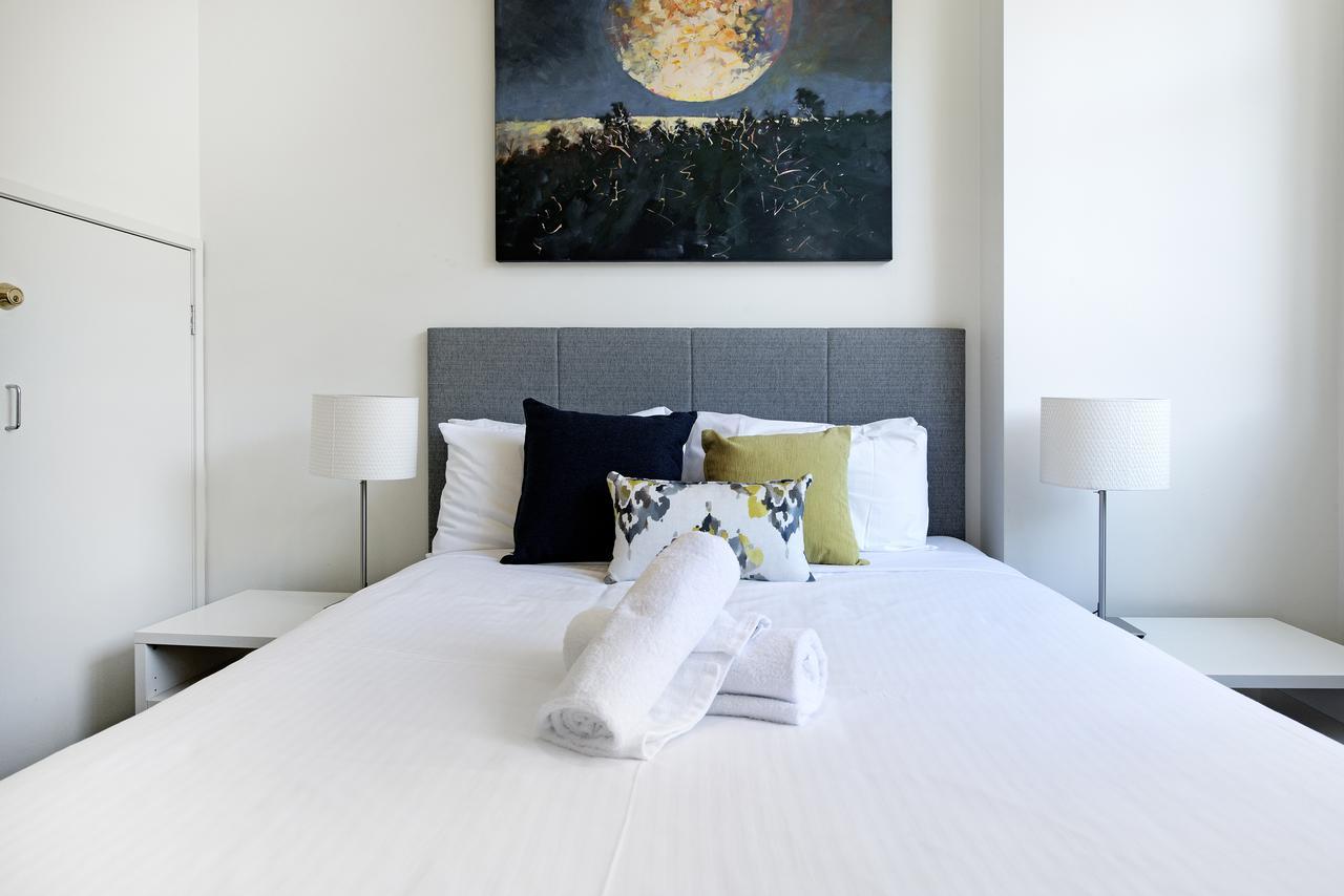 Ultiqa Little Collins Aparthotel Melbourne Exterior photo