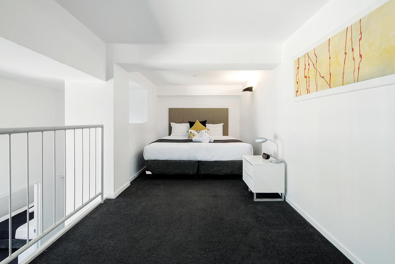 Ultiqa Little Collins Aparthotel Melbourne Exterior photo
