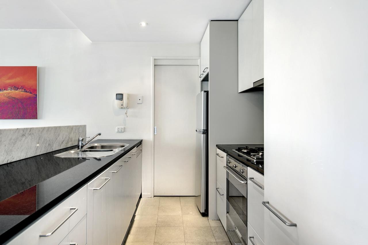 Ultiqa Little Collins Aparthotel Melbourne Exterior photo